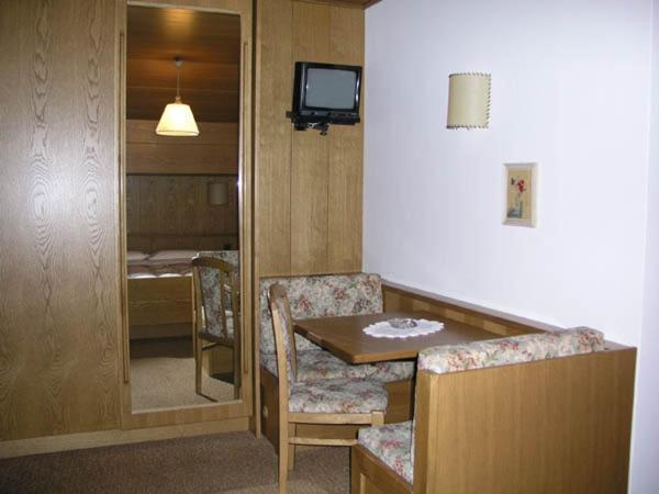 Hotel Garni Soreie Pozza di Fassa Room photo