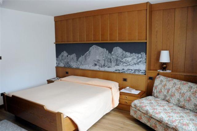 Hotel Garni Soreie Pozza di Fassa Exterior photo