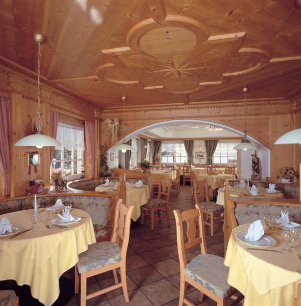 Hotel Garni Soreie Pozza di Fassa Exterior photo