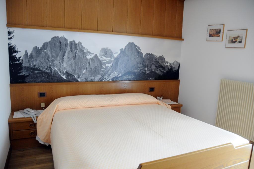 Hotel Garni Soreie Pozza di Fassa Exterior photo