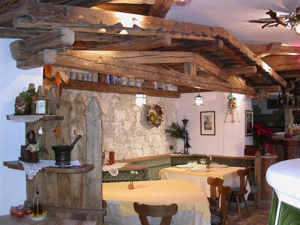 Hotel Garni Soreie Pozza di Fassa Exterior photo