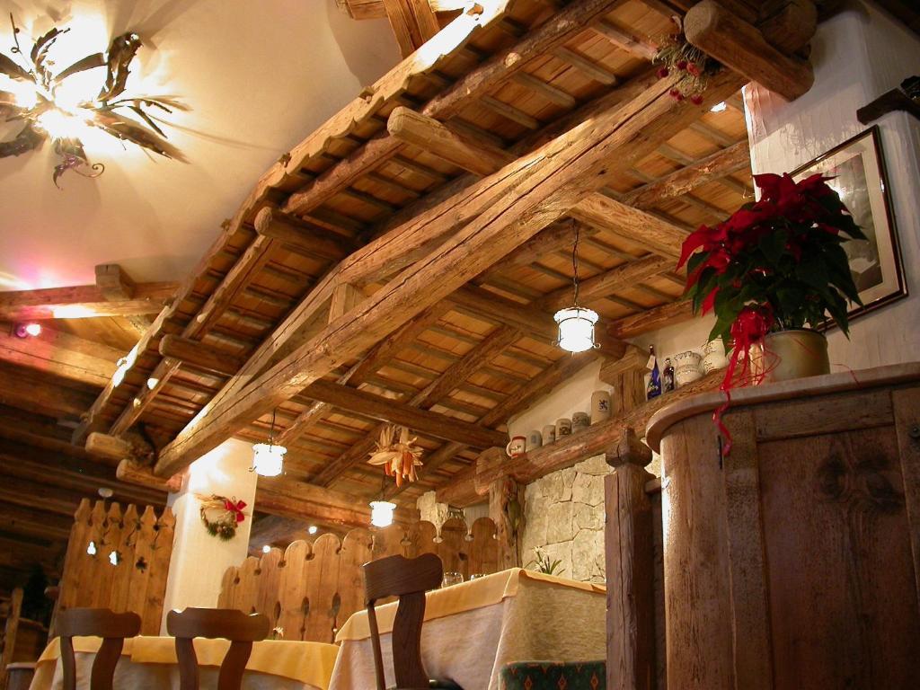 Hotel Garni Soreie Pozza di Fassa Exterior photo