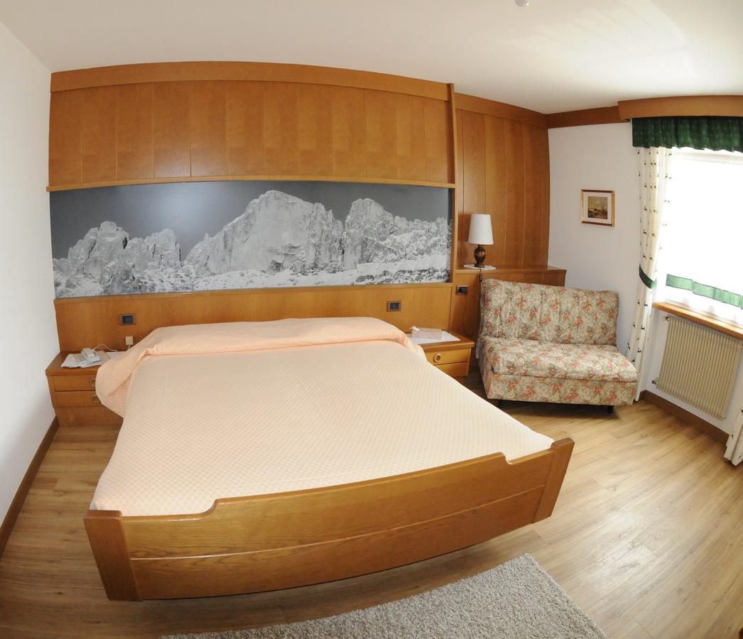 Hotel Garni Soreie Pozza di Fassa Exterior photo