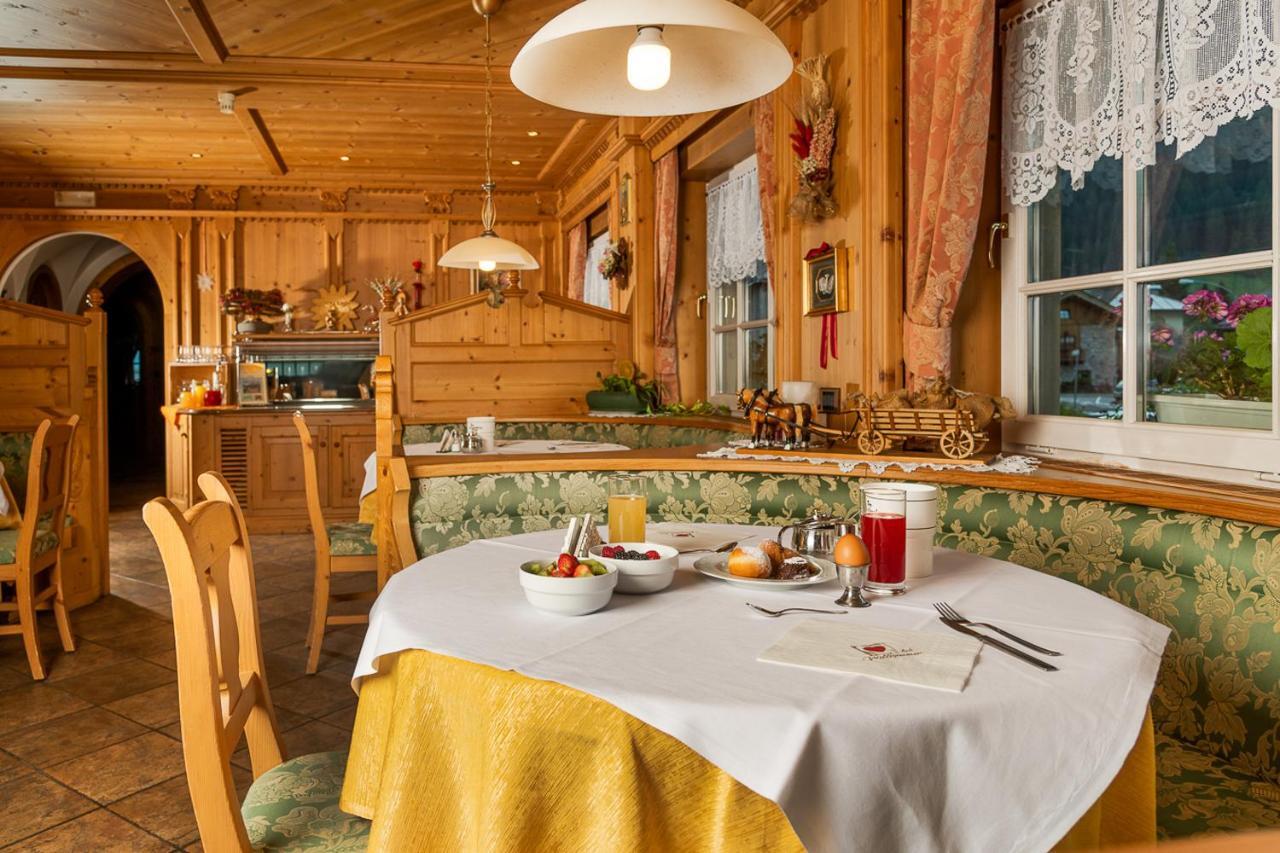 Hotel Garni Soreie Pozza di Fassa Exterior photo